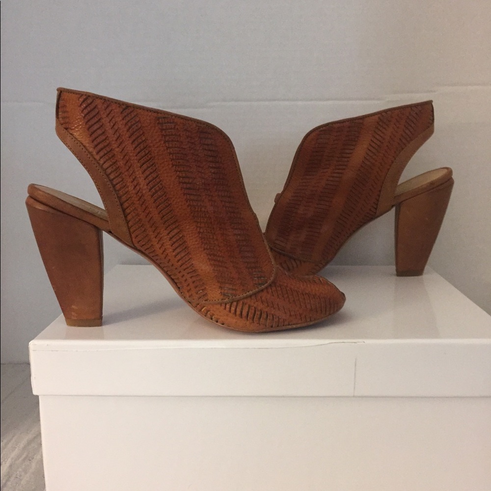 GUC Coclico Sz 7.5 Tobacco Heels